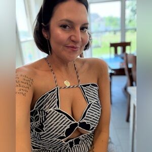 Meet your Posher, Hilary